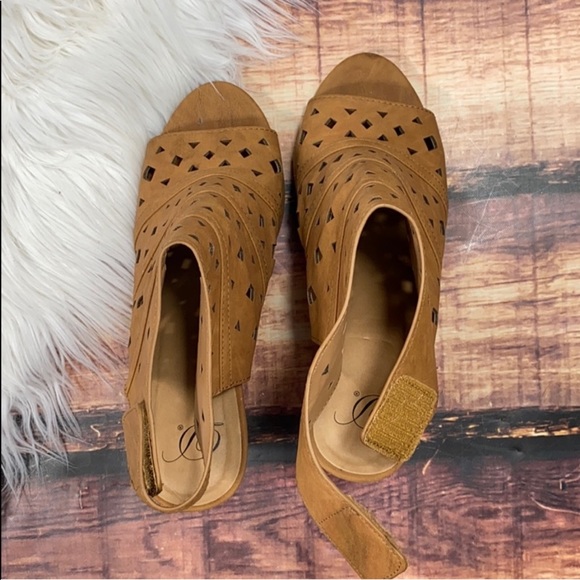 Heart D Brown Laser Cut Booties Heels - Picture 8 of 11